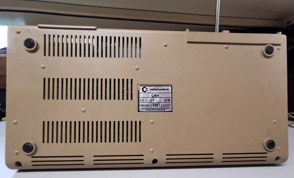 Commodore 64 computer, floppy drive, cassette speler, handleiding, joystick, monitor